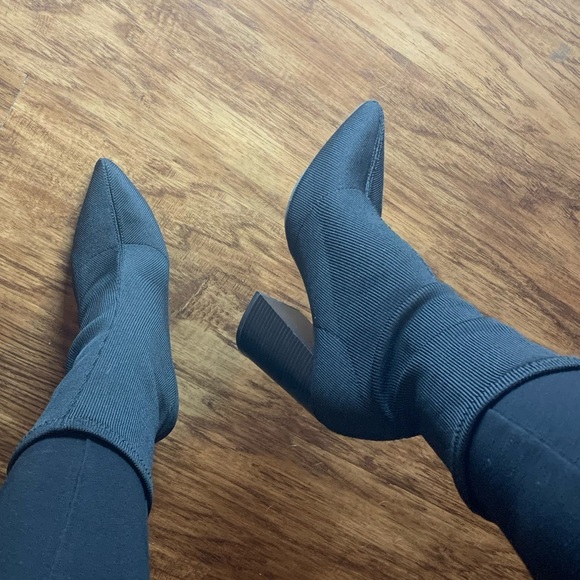 Wild Diva • Black sock chunky heel ankle boots - Picture 6 of 8